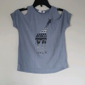GAP girl giraffe t-shirt